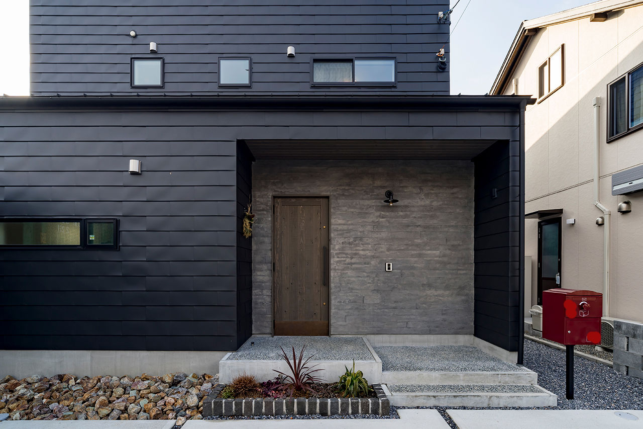 岡本住建 【2000万円台/3LDK/約40坪/吹き抜け】観葉植物が映える、自然素材たっぷりなヴィンテージスタイルの家の建築実例画像2