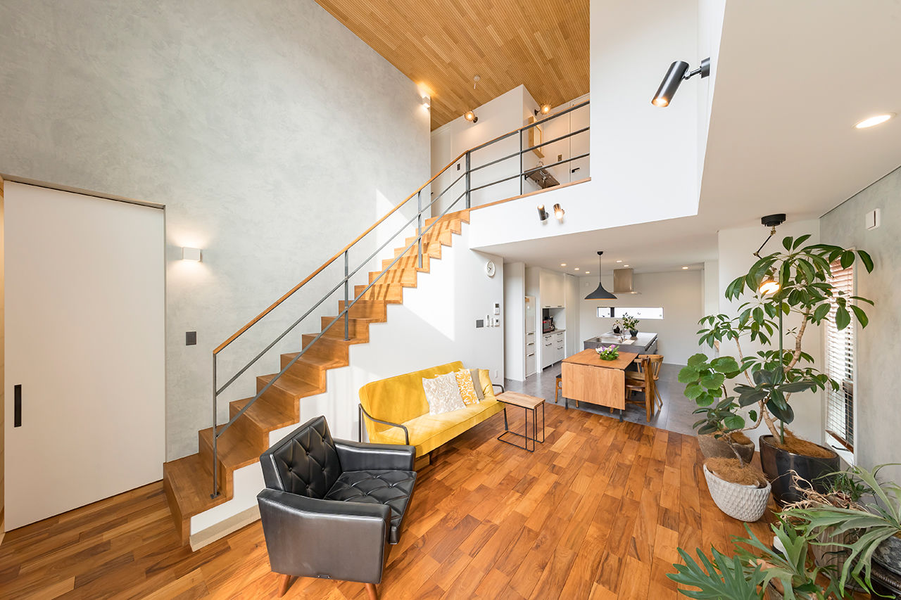 岡本住建 【2000万円台/3LDK/約40坪/吹き抜け】観葉植物が映える、自然素材たっぷりなヴィンテージスタイルの家の建築実例画像3