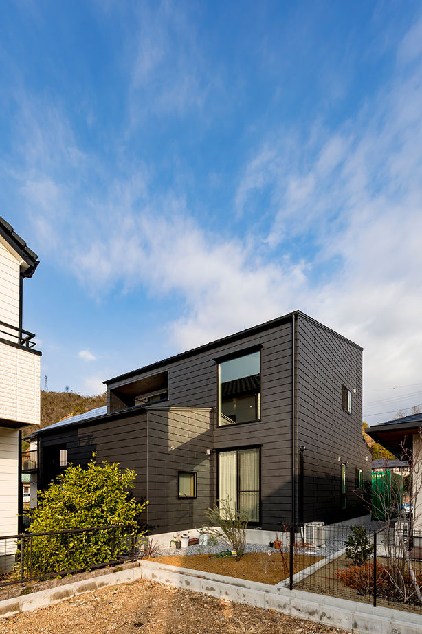 岡本住建 【2000万円台/3LDK/約40坪/吹き抜け】観葉植物が映える、自然素材たっぷりなヴィンテージスタイルの家の建築実例画像10