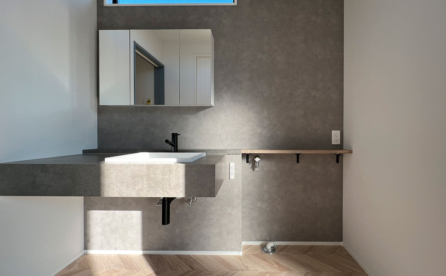 岡本住建 【2000万円台/平屋/L字型/20坪台/間取り図】建築家デザイン×高断熱。アーバンスタイルのおしゃれな平屋の建築実例画像18