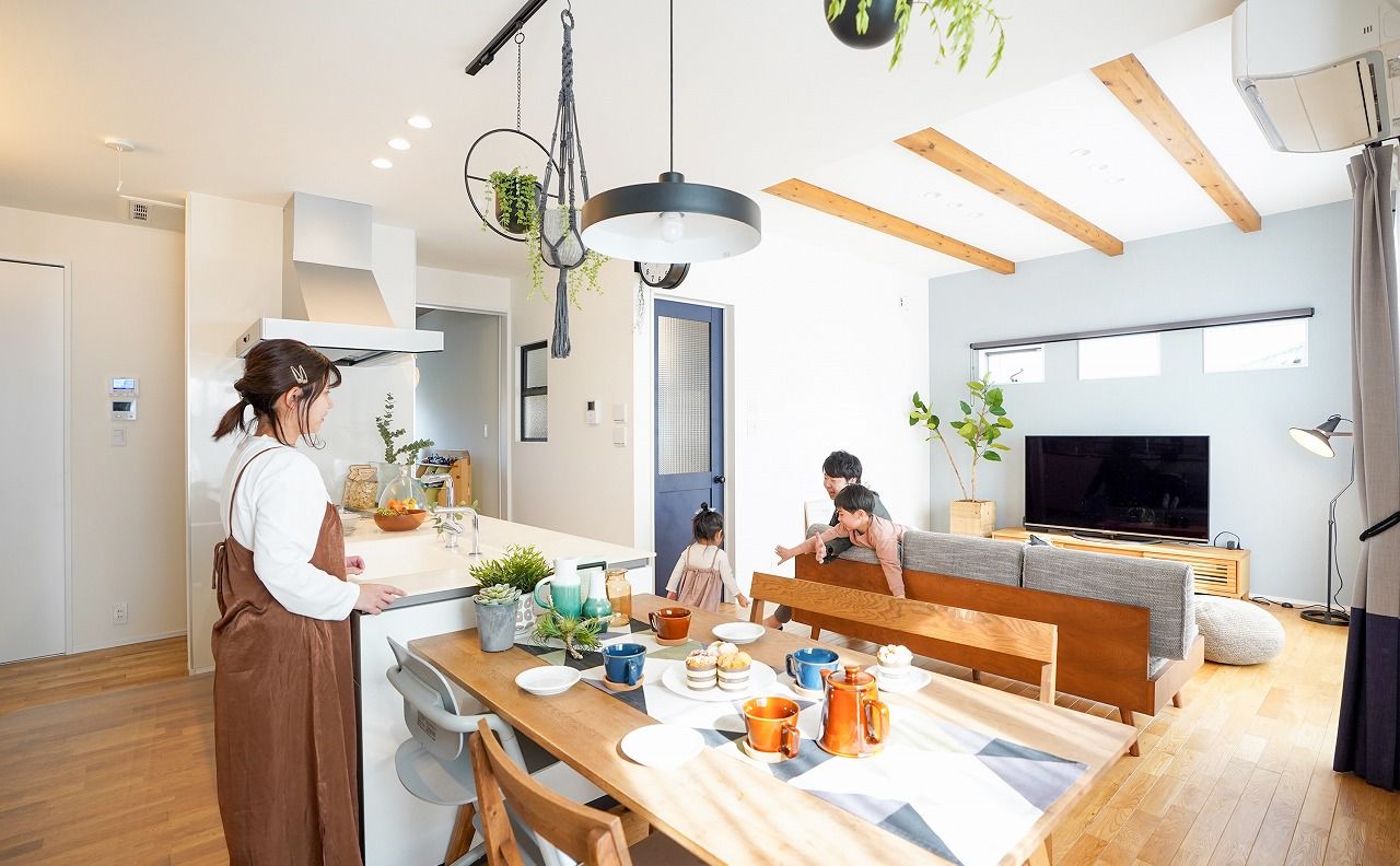 アサヒグローバルホーム 【1000万円台/間取り/30坪台/吹抜け】家事楽動線で生活がワンフロアで完結。大人センスな北欧テイストの家の建築実例画像3