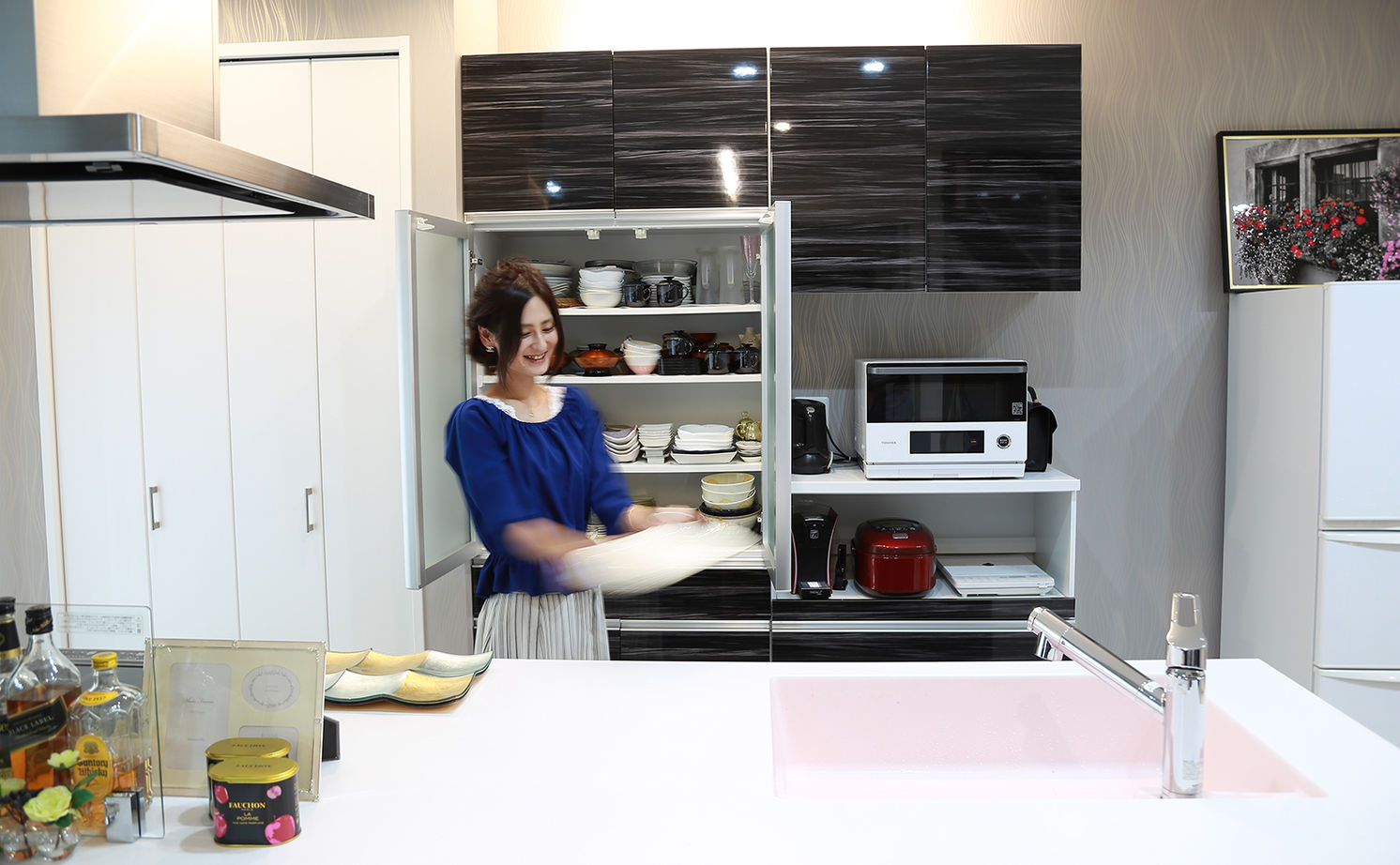 アサヒグローバルホーム 【2000万円台/間取り/ホテルライク】リビングから愛車を眺める、非日常を愉しむガレージハウスの建築実例画像8