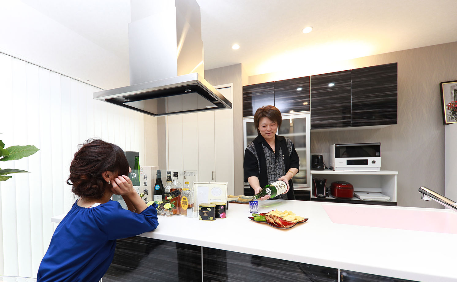 アサヒグローバルホーム 【2000万円台/間取り/ホテルライク】リビングから愛車を眺める、非日常を愉しむガレージハウスの建築実例画像11