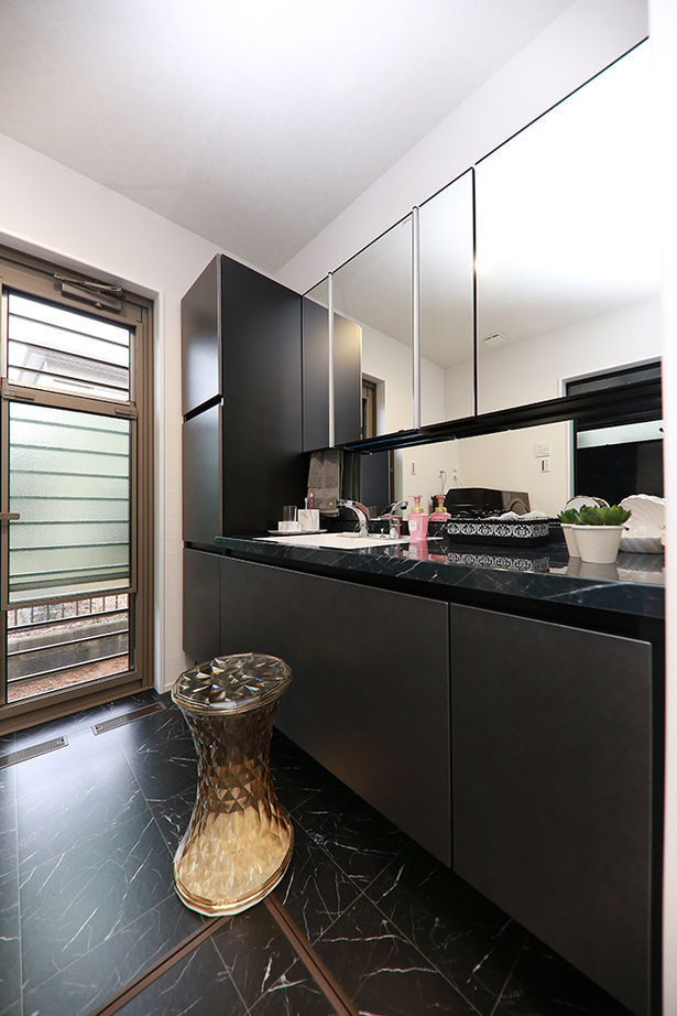 アサヒグローバルホーム 【2000万円台/間取り/ホテルライク】リビングから愛車を眺める、非日常を愉しむガレージハウスの建築実例画像17