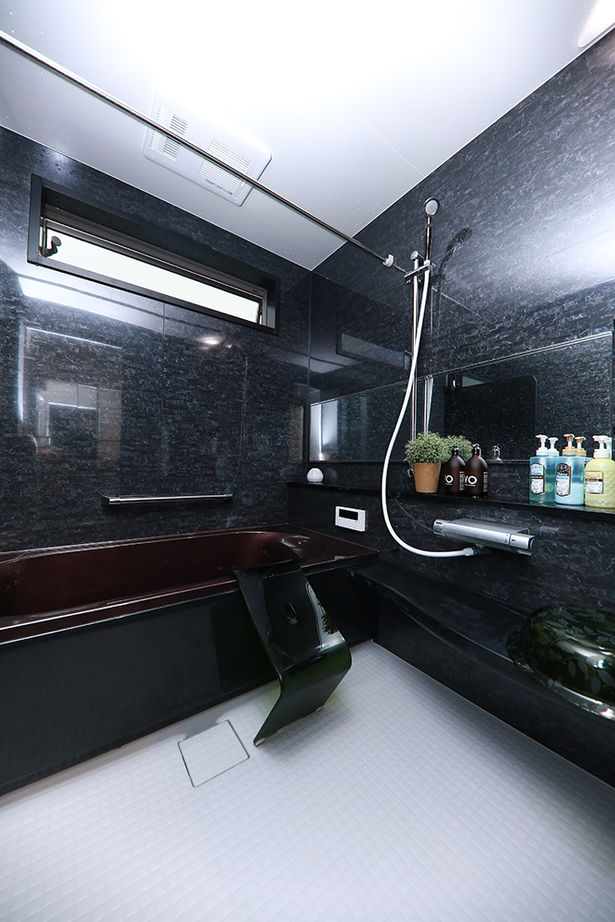 アサヒグローバルホーム 【2000万円台/間取り/ホテルライク】リビングから愛車を眺める、非日常を愉しむガレージハウスの建築実例画像19