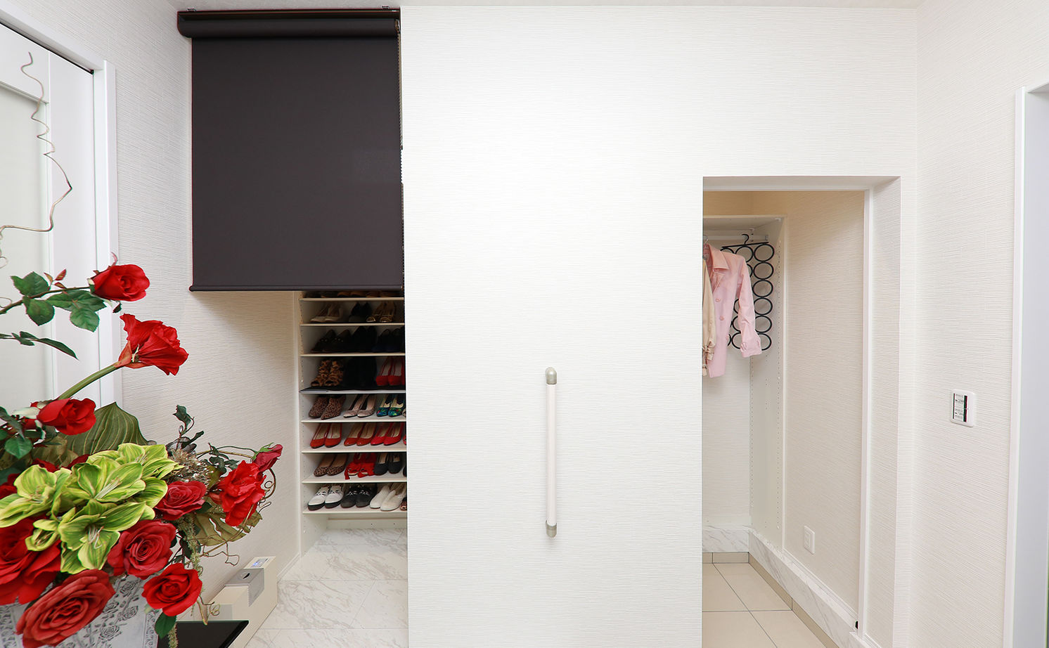 アサヒグローバルホーム 【2000万円台/間取り/ホテルライク】リビングから愛車を眺める、非日常を愉しむガレージハウスの建築実例画像20