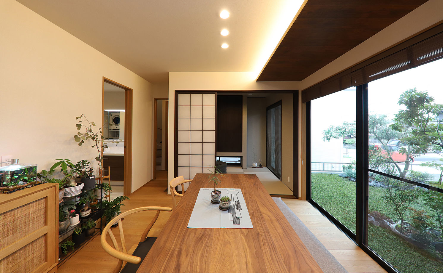 アサヒグローバルホーム 【1000万円台/間取り/坪庭/スタイリッシュ外観】北欧家具×和モダン。どこからでも庭を眺められるL字型の家の建築実例画像3