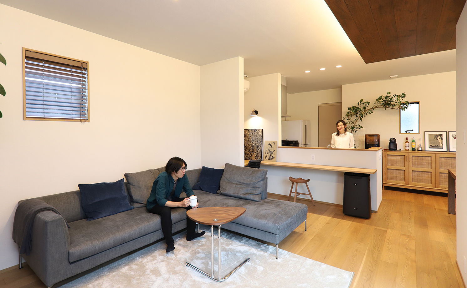 アサヒグローバルホーム 【1000万円台/間取り/坪庭/スタイリッシュ外観】北欧家具×和モダン。どこからでも庭を眺められるL字型の家の建築実例画像4