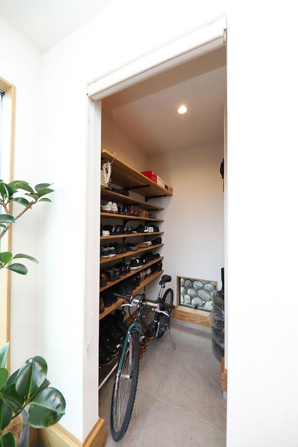 アサヒグローバルホーム 【1000万円台/間取り/坪庭/スタイリッシュ外観】北欧家具×和モダン。どこからでも庭を眺められるL字型の家の建築実例画像6