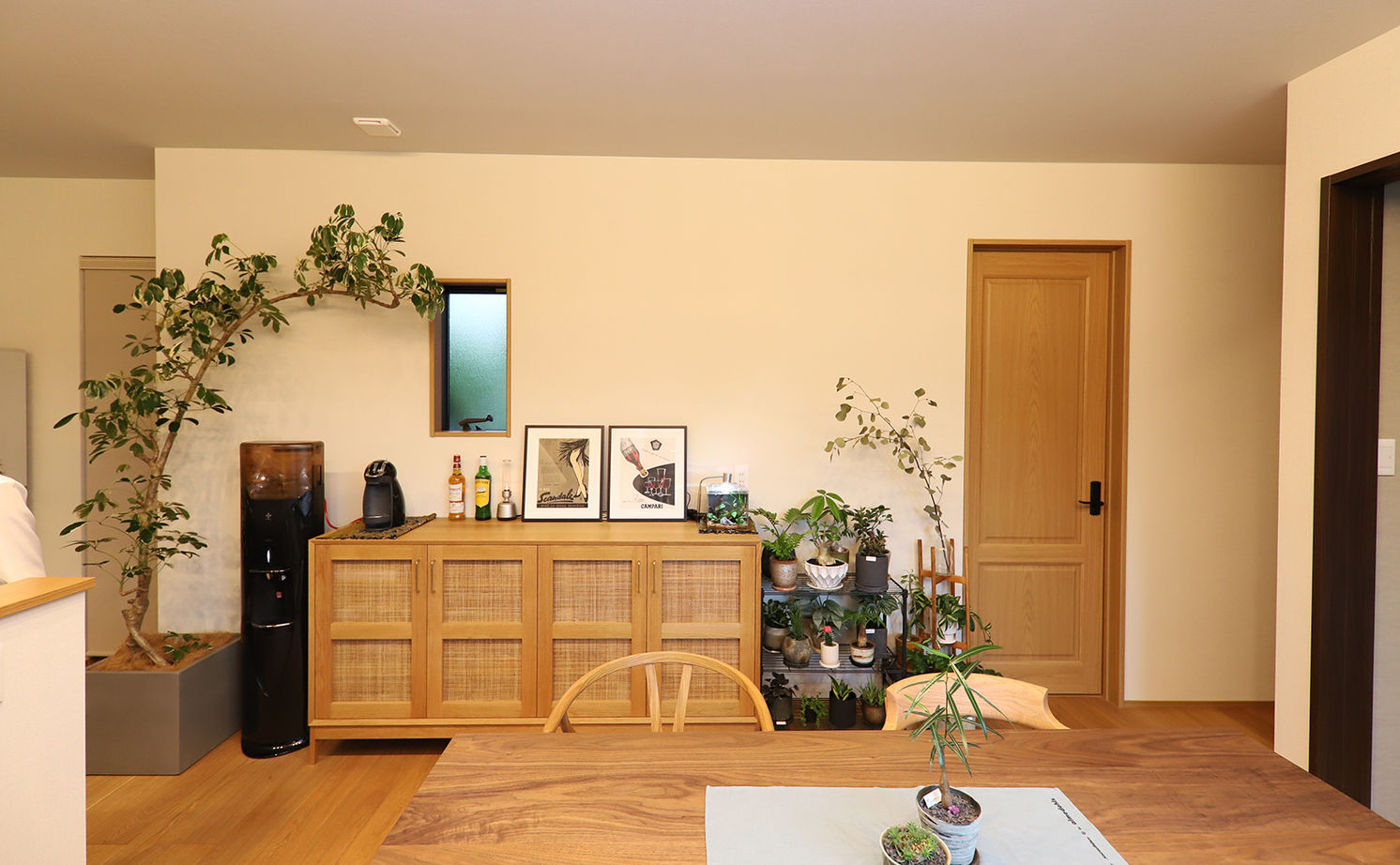 アサヒグローバルホーム 【1000万円台/間取り/坪庭/スタイリッシュ外観】北欧家具×和モダン。どこからでも庭を眺められるL字型の家の建築実例画像10