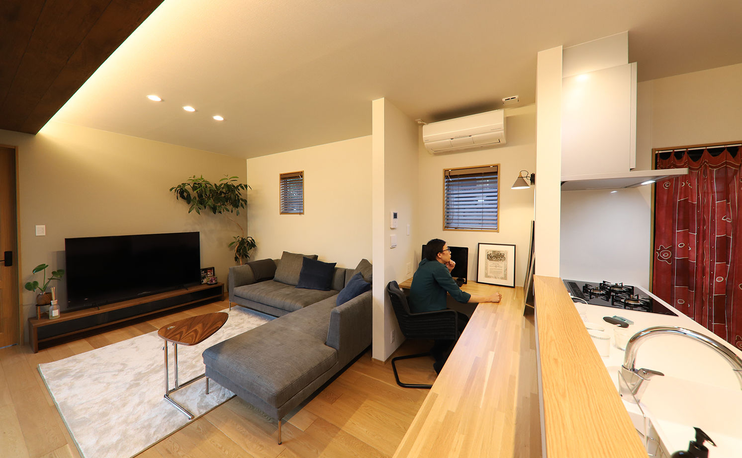 アサヒグローバルホーム 【1000万円台/間取り/坪庭/スタイリッシュ外観】北欧家具×和モダン。どこからでも庭を眺められるL字型の家の建築実例画像11