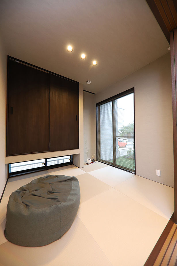 アサヒグローバルホーム 【1000万円台/間取り/坪庭/スタイリッシュ外観】北欧家具×和モダン。どこからでも庭を眺められるL字型の家の建築実例画像13