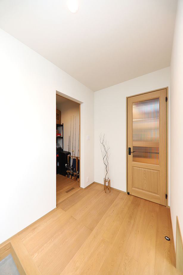 アサヒグローバルホーム 【1000万円台/間取り/坪庭/スタイリッシュ外観】北欧家具×和モダン。どこからでも庭を眺められるL字型の家の建築実例画像17