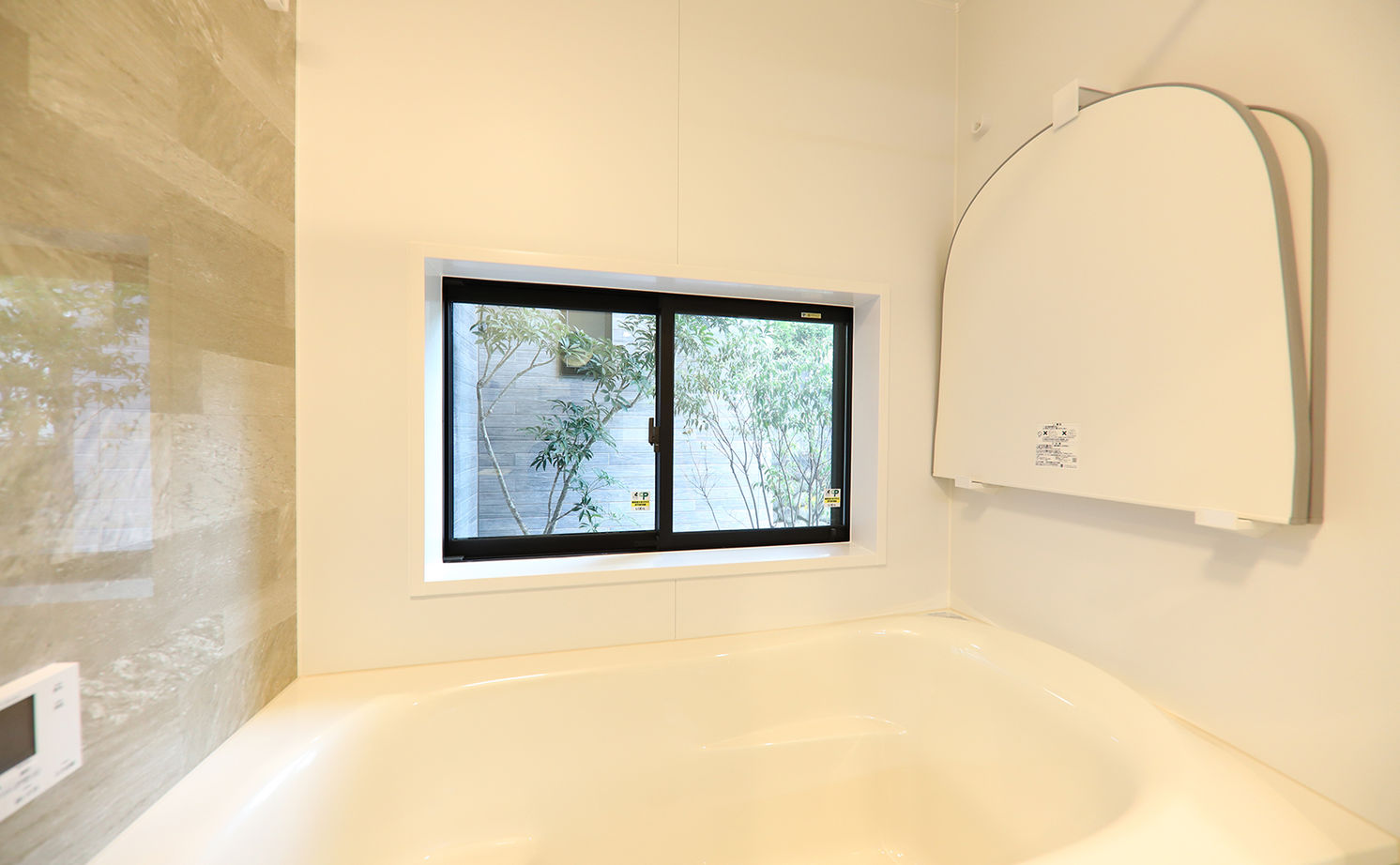 アサヒグローバルホーム 【1000万円台/間取り/坪庭/スタイリッシュ外観】北欧家具×和モダン。どこからでも庭を眺められるL字型の家の建築実例画像19