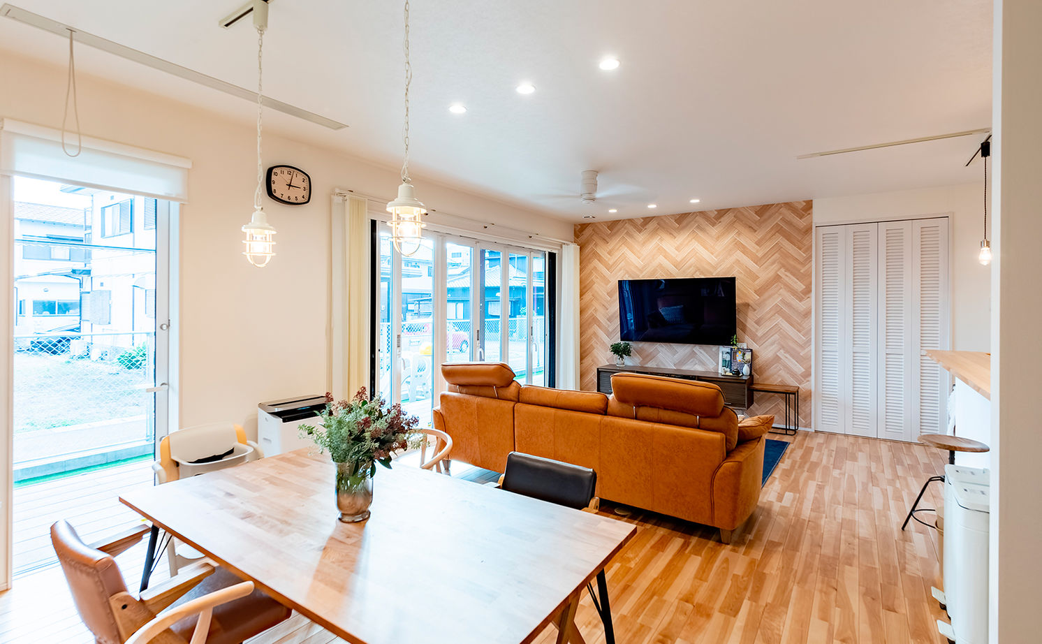 アサヒグローバルホーム 【2000万円台/間取り/ガレージ/カフェ風】定額プランをベースにこだわりを実現！西海岸風ガレージハウスの建築実例画像4