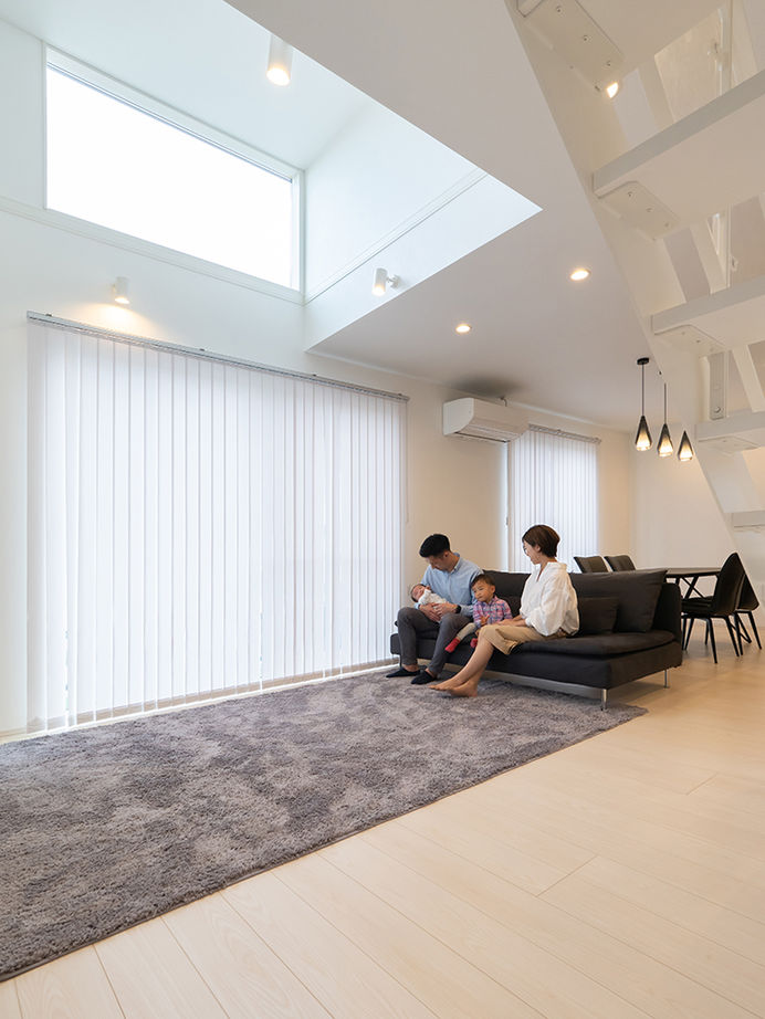 アサヒグローバルホーム 【1000万円台/間取り/30坪台/吹抜リビング】巧みな空間使いが光る擁壁を活かしたカーポートデッキがある家の建築実例画像3