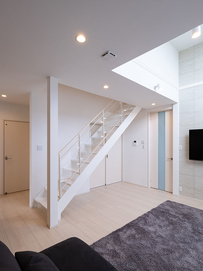 アサヒグローバルホーム 【1000万円台/間取り/30坪台/吹抜リビング】巧みな空間使いが光る擁壁を活かしたカーポートデッキがある家の建築実例画像10