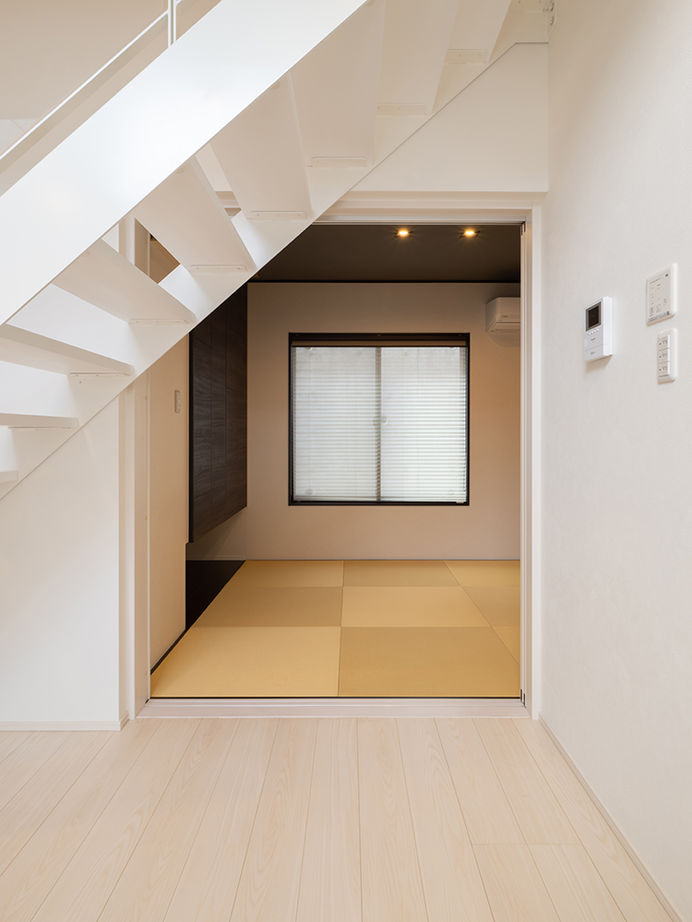 アサヒグローバルホーム 【1000万円台/間取り/30坪台/吹抜リビング】巧みな空間使いが光る擁壁を活かしたカーポートデッキがある家の建築実例画像11