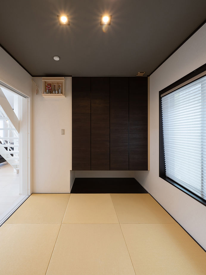 アサヒグローバルホーム 【1000万円台/間取り/30坪台/吹抜リビング】巧みな空間使いが光る擁壁を活かしたカーポートデッキがある家の建築実例画像12