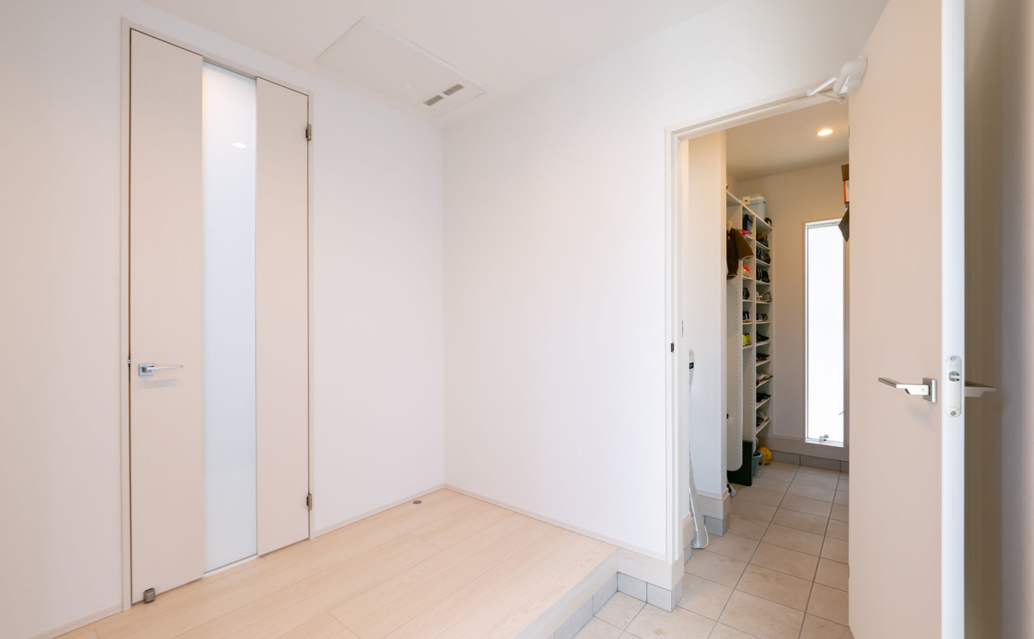 アサヒグローバルホーム 【1000万円台/間取り/30坪台/吹抜リビング】巧みな空間使いが光る擁壁を活かしたカーポートデッキがある家の建築実例画像17