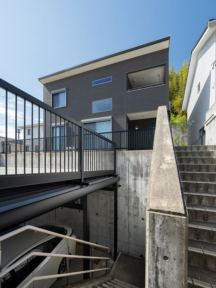 アサヒグローバルホーム 【1000万円台/間取り/30坪台/吹抜リビング】巧みな空間使いが光る擁壁を活かしたカーポートデッキがある家の建築実例画像19