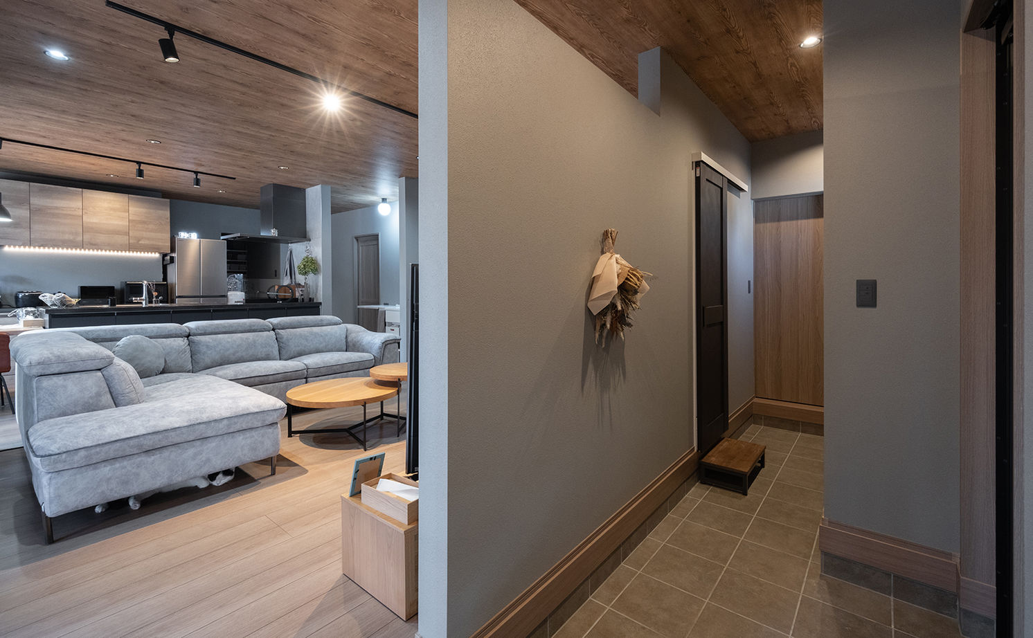 アサヒグローバルホーム 【1000万円台/間取り/30坪台/回遊導線】土間リビングと庭がつながる平屋のように暮らせるアウトドア2階建ての建築実例画像9