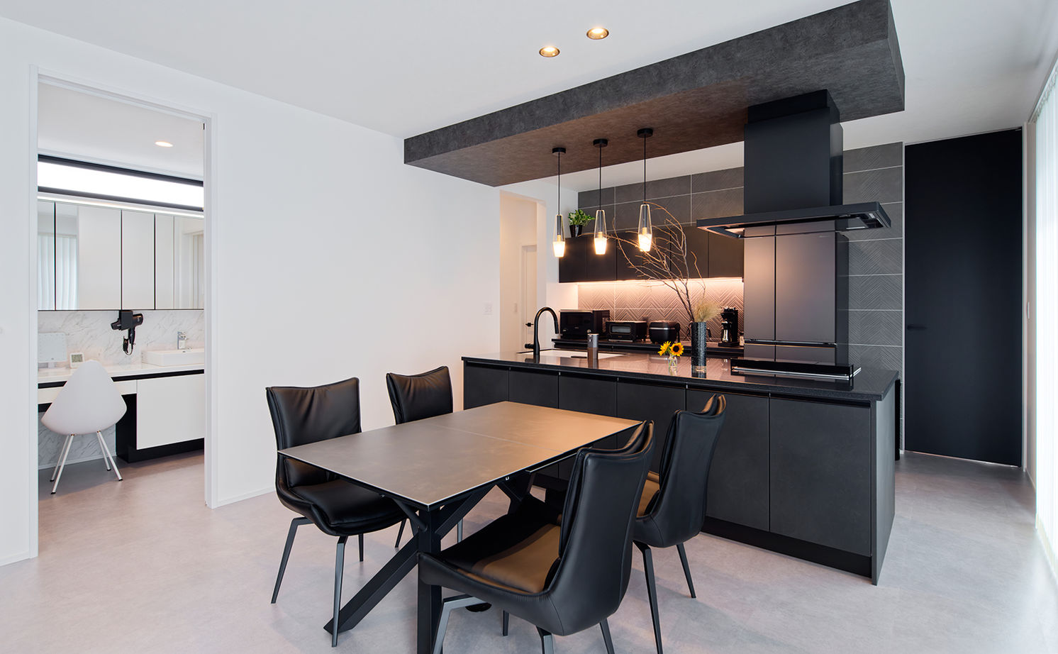 アサヒグローバルホーム 【2000万円台/間取り/家事導線】夫婦二人と愛犬でのんびり暮らす。ガルバリウム外観×モダンリビングの平屋の建築実例画像5