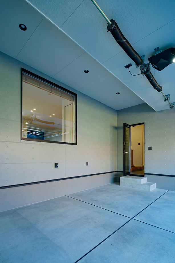 アサヒグローバルホーム 【2000万円台/40坪台/ビルトインガレージ】個性的な外観が自慢！愛車を大切に守れるガレージハウスの建築実例画像2