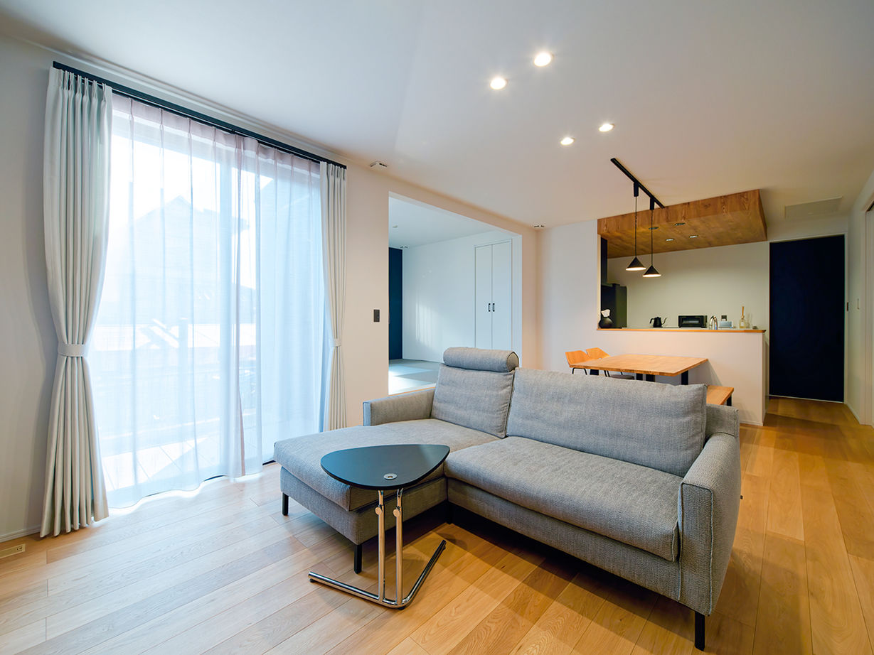 アサヒグローバルホーム 【2000万円台/40坪台/ビルトインガレージ】個性的な外観が自慢！愛車を大切に守れるガレージハウスの建築実例画像3