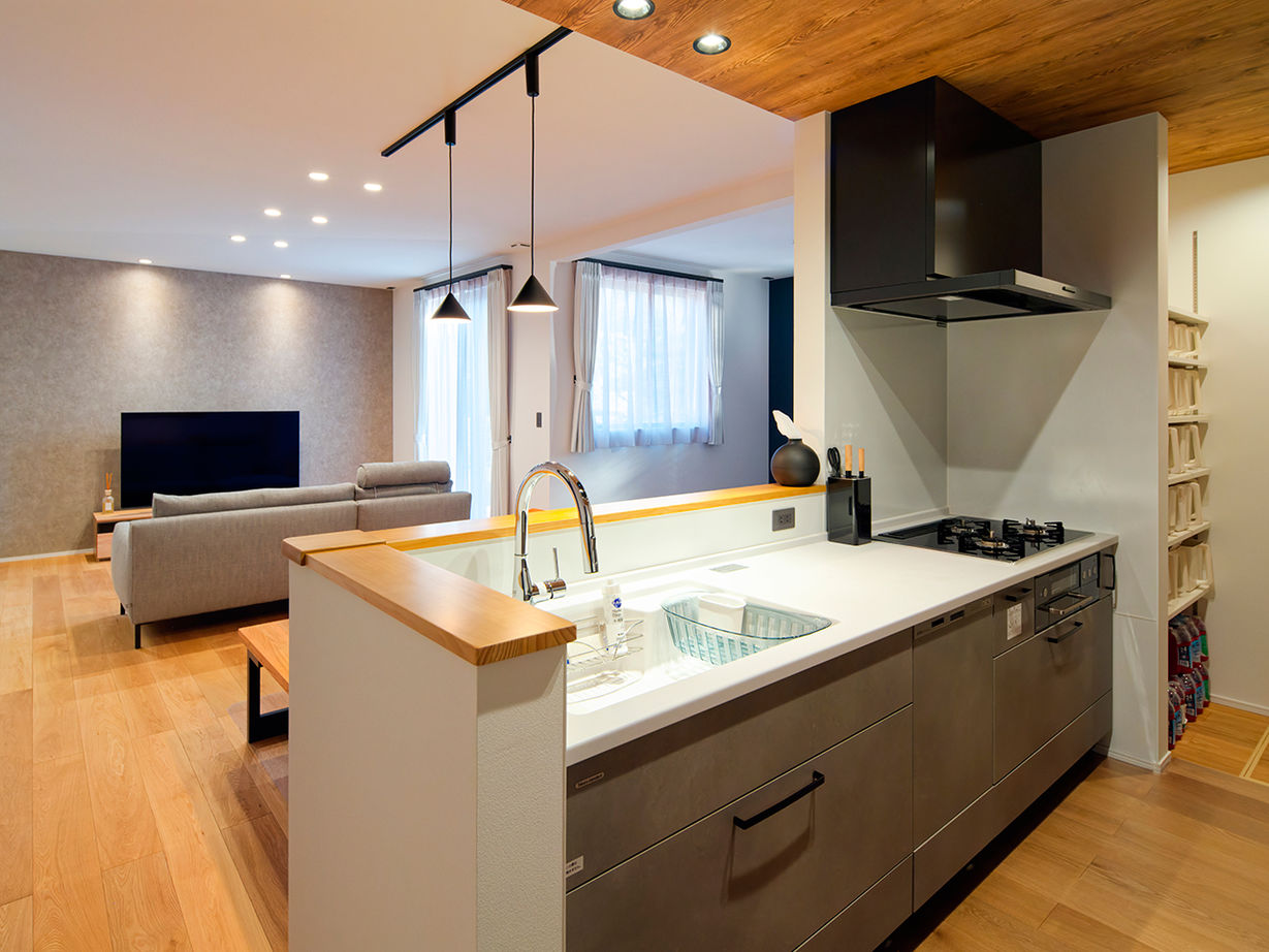 アサヒグローバルホーム 【2000万円台/40坪台/ビルトインガレージ】個性的な外観が自慢！愛車を大切に守れるガレージハウスの建築実例画像6