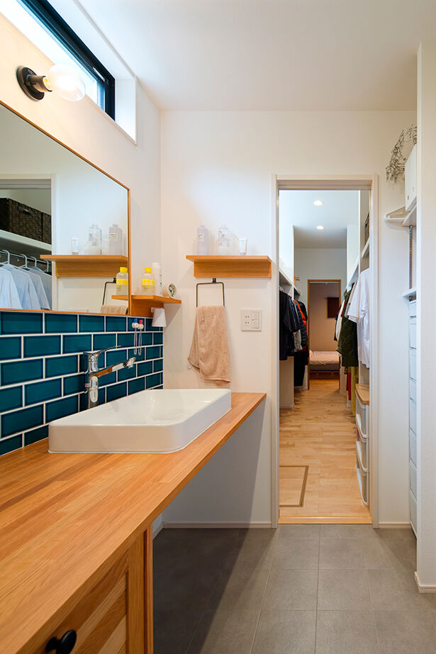 アサヒグローバルホーム 【2000万円台/間取り/20坪台/平屋/回遊動線】勾配天井の広々リビングが開放的！緑が彩るナチュラルな平屋の建築実例画像12