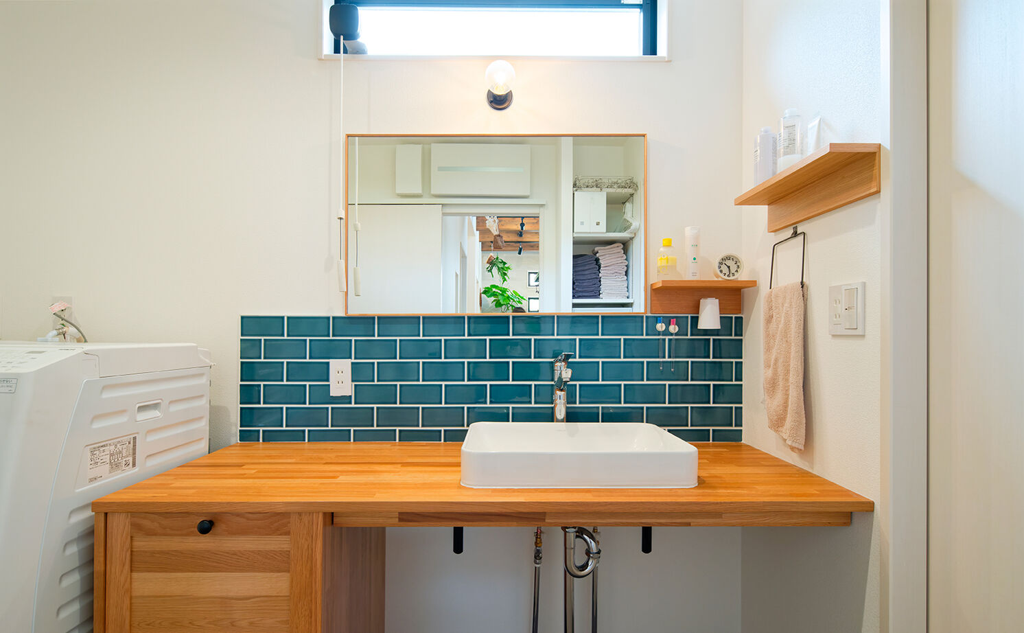 アサヒグローバルホーム 【2000万円台/間取り/20坪台/平屋/回遊動線】勾配天井の広々リビングが開放的！緑が彩るナチュラルな平屋の建築実例画像16