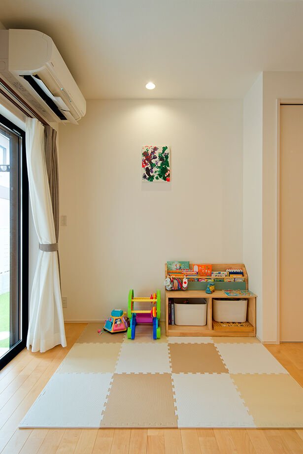 アサヒグローバルホーム 【2000万円台/間取り/20坪台/平屋/回遊動線】勾配天井の広々リビングが開放的！緑が彩るナチュラルな平屋の建築実例画像19