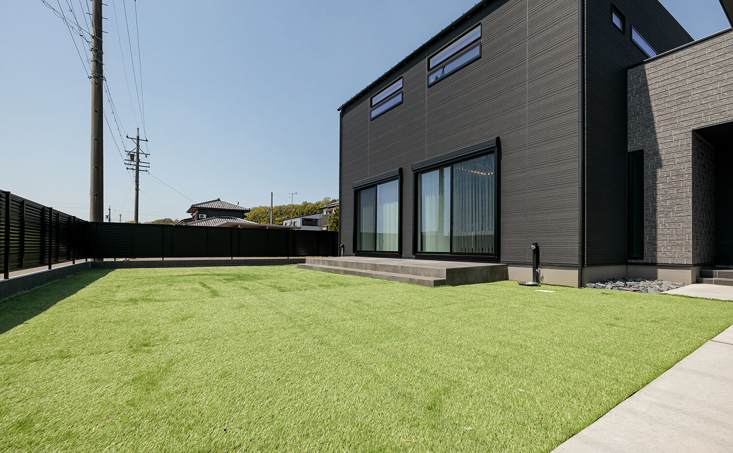 アサヒグローバルホーム 【2000万円台/間取り/30坪台/帰宅動線 】たっぷりの光が注ぎ込むモノトーンな家の建築実例画像3