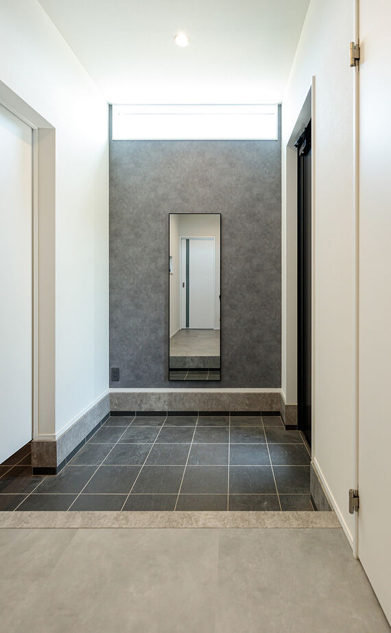 アサヒグローバルホーム 【2000万円台/間取り/30坪台/帰宅動線 】たっぷりの光が注ぎ込むモノトーンな家の建築実例画像4