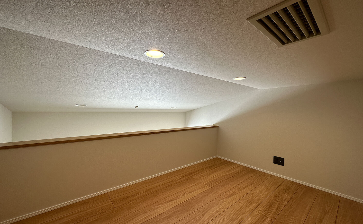 アサヒグローバルホーム 【間取り/40坪台/コの字型/吹き抜け】完全プライベートな中庭のある家の建築実例画像10