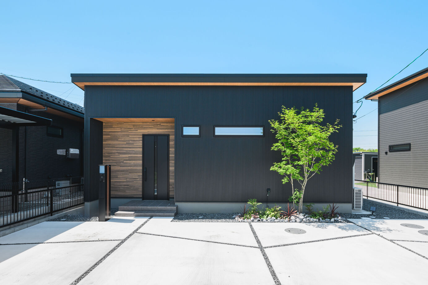 アサヒグローバルホーム 【四日市市/2000万円台/間取り/30坪台】コの字型配置で叶える、光と緑に包まれた中庭のある平屋の暮らしの建築実例画像2