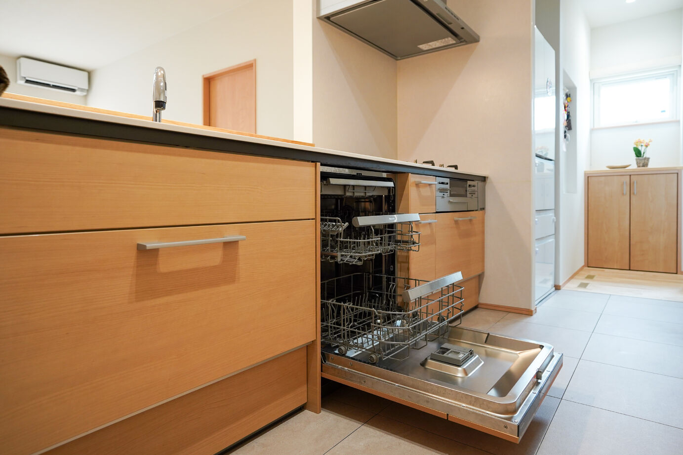 アサヒグローバルホーム 【2000万円台/間取り/40坪台/平屋】家事も育児もスムーズな塗り壁×ビルトインガレージがある和モダンの家の建築実例画像4