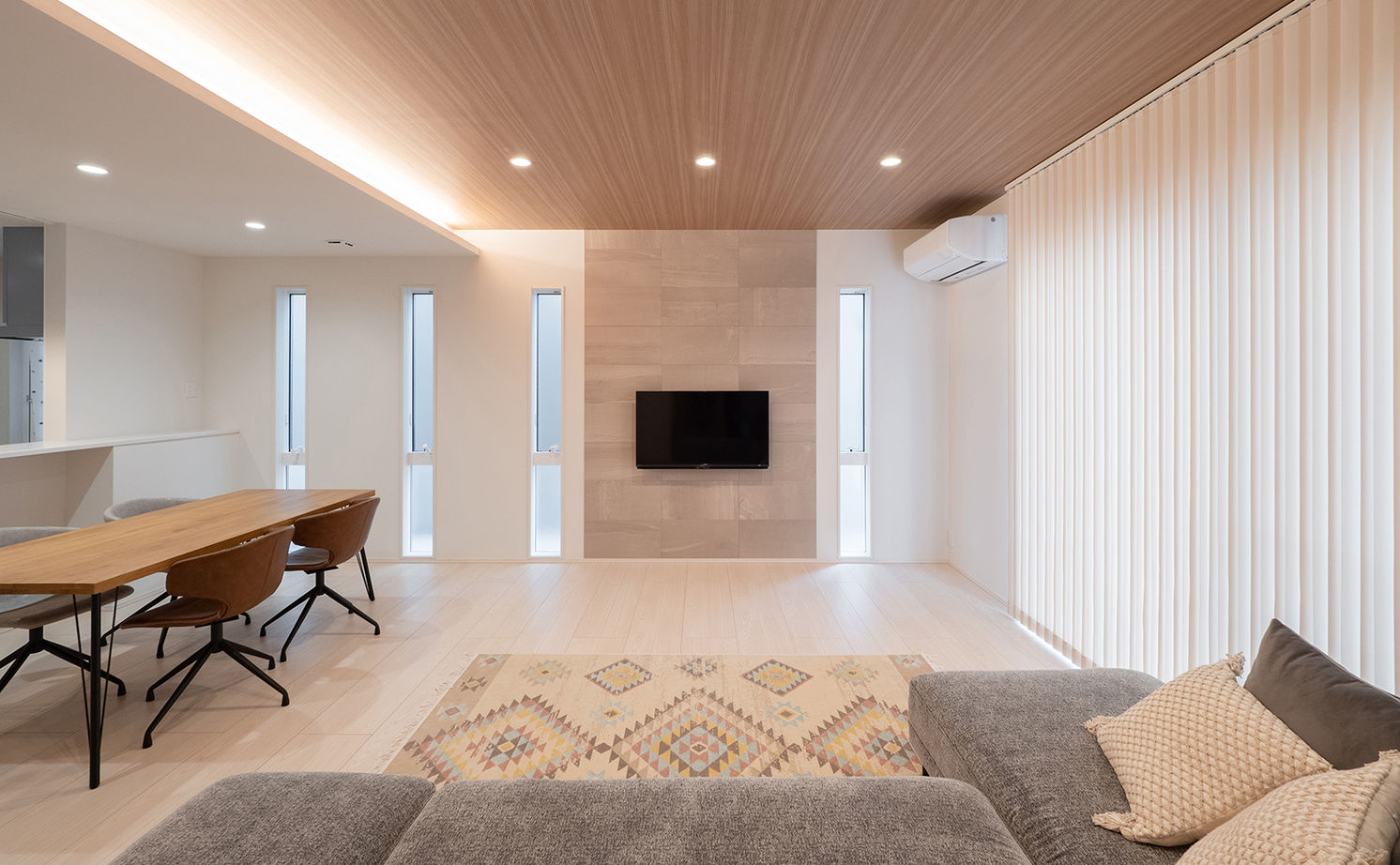 アサヒグローバルホーム 【1000万円台/間取り/40坪台/土間収納】白と木が心地いいシンプルモダン。収納充実＆大空間リビングの家の建築実例画像1