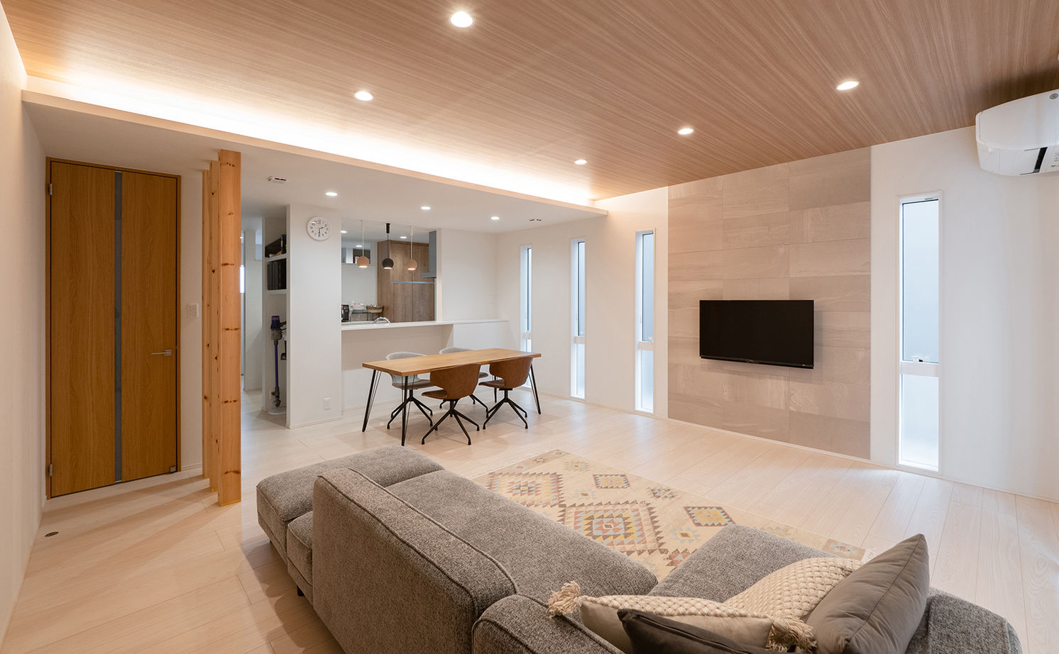 アサヒグローバルホーム 【1000万円台/間取り/40坪台/土間収納】白と木が心地いいシンプルモダン。収納充実＆大空間リビングの家の建築実例画像5