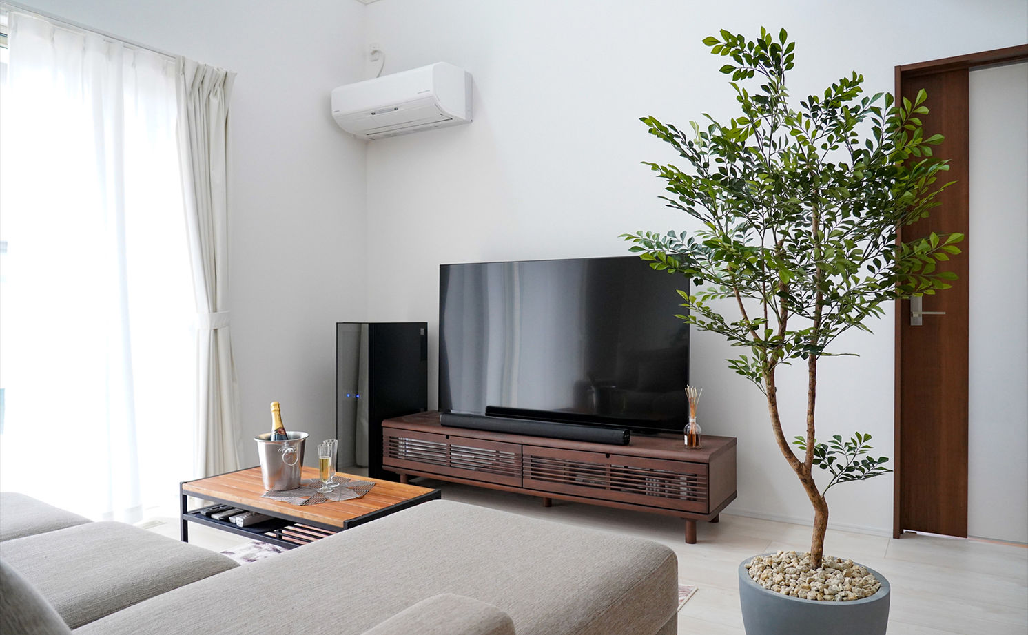 アサヒグローバルホーム 【1000万円台/間取り/ビルトインガレージ/土間】生活感を抑えて暮らせる、ホテルライクなガレージハウスの建築実例画像8