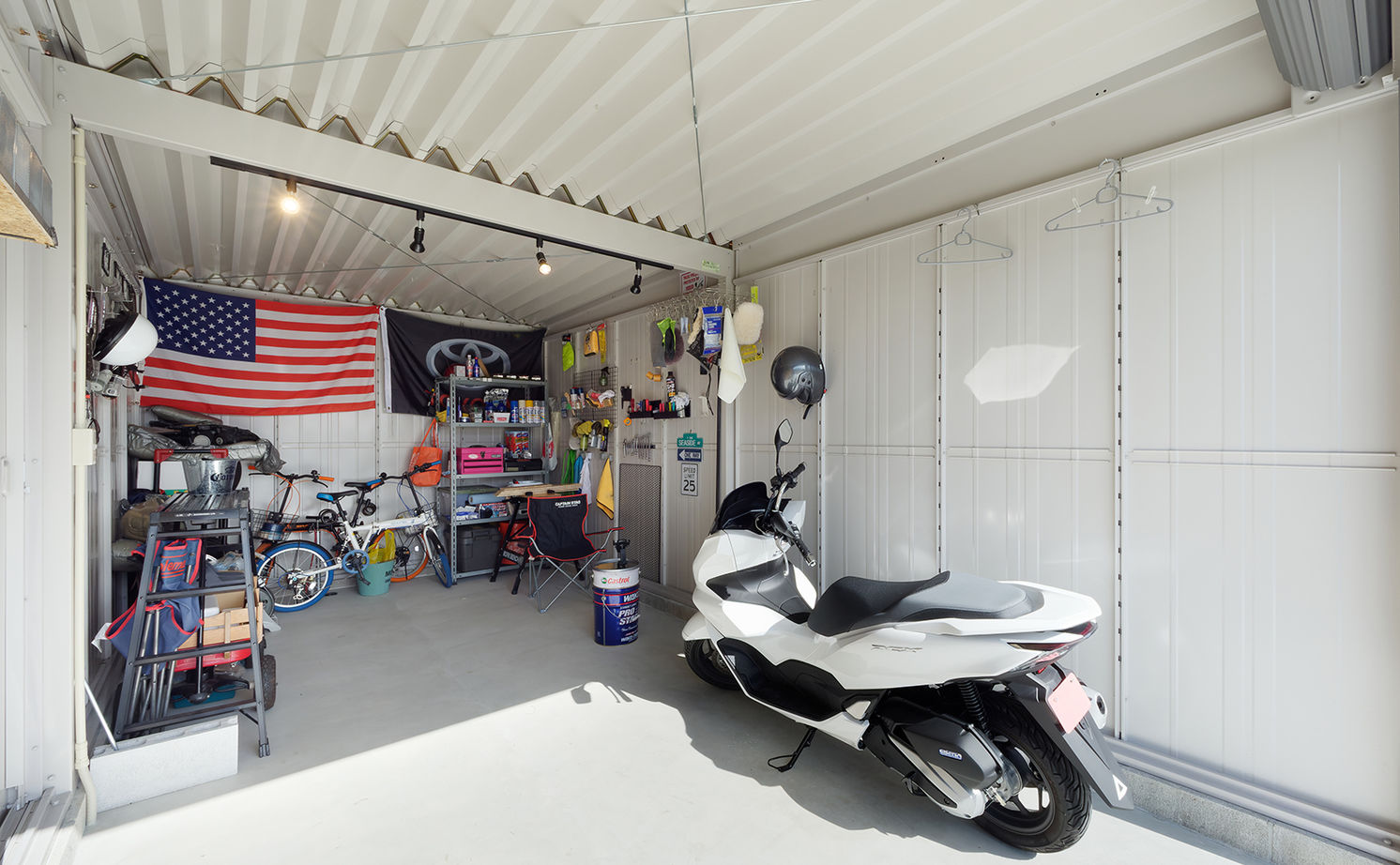 アサヒグローバルホーム 【1000万円台/間取り/30坪台/土間/回遊導線】細部までこだわる、男前なガレージと庭があるアメリカンハウスの建築実例画像2