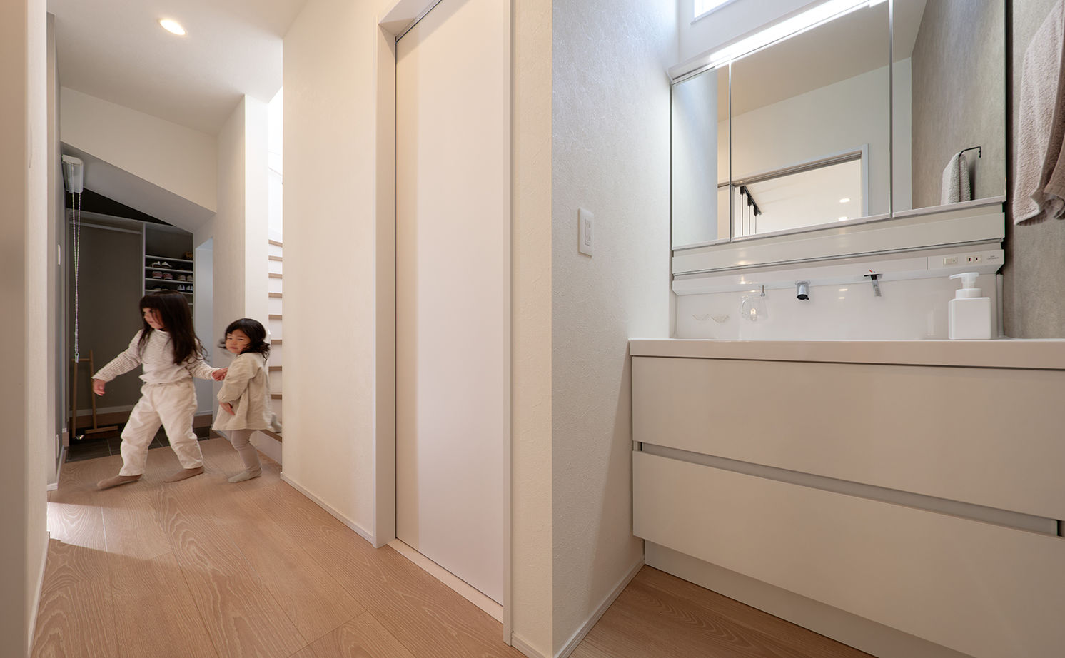 アサヒグローバルホーム 【1000万円台/間取り/30坪台/土間/家事動線】タイル外壁の外観×ニュアンスカラーが映えるシンプルハウスの建築実例画像19