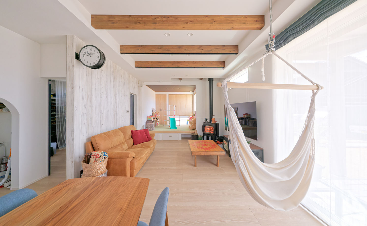 アサヒグローバルホーム 【1000万円台/間取り/30坪台/土間/収納充実】DIY好きパパが叶えた！薪ストーブとハンモックのある暮らしの建築実例画像2