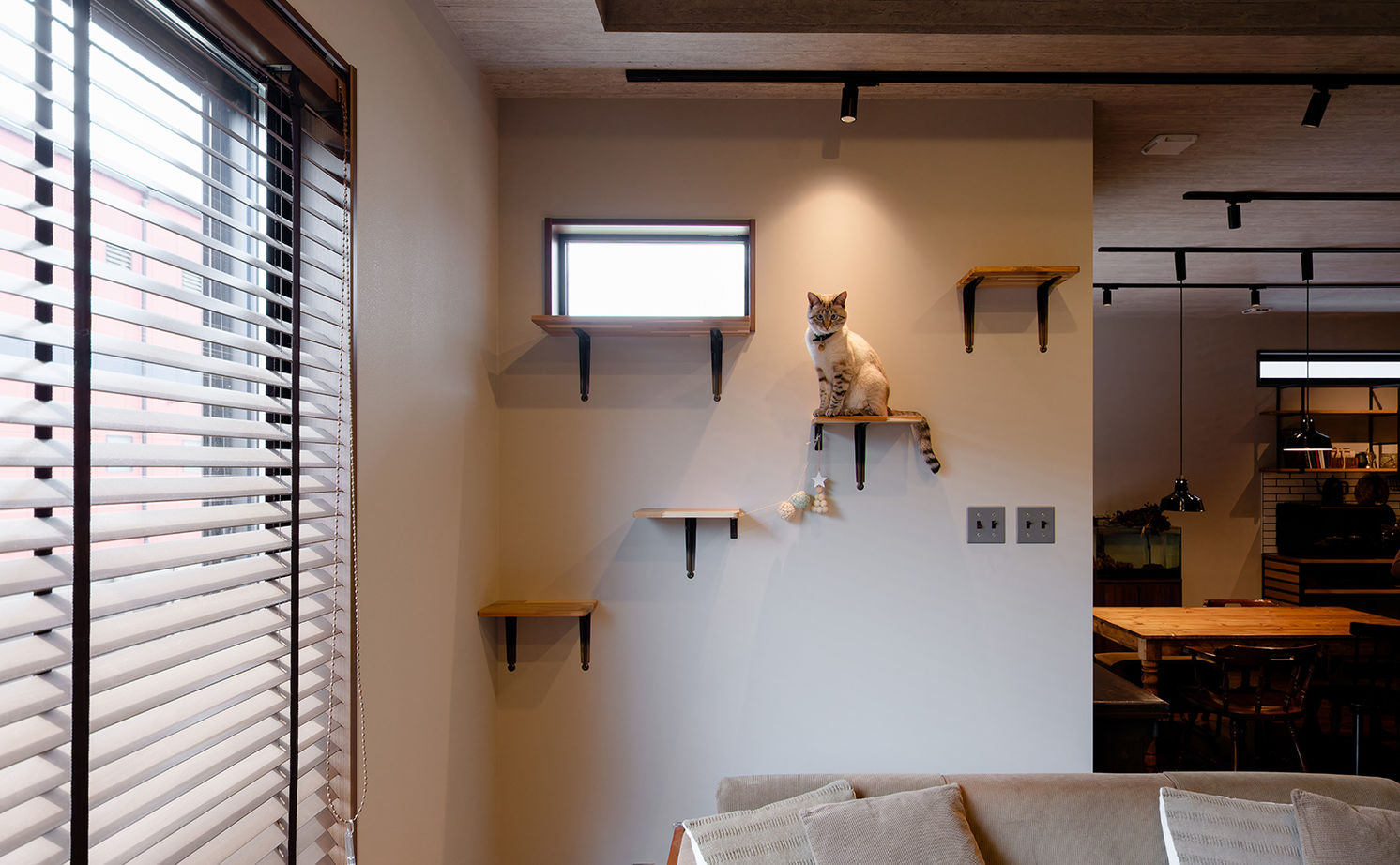 アサヒグローバルホーム 【2000万円台/間取り/30坪台/カフェ風/キャットウォーク】フレームキッチンが映えるインダストリアルな家の建築実例画像5