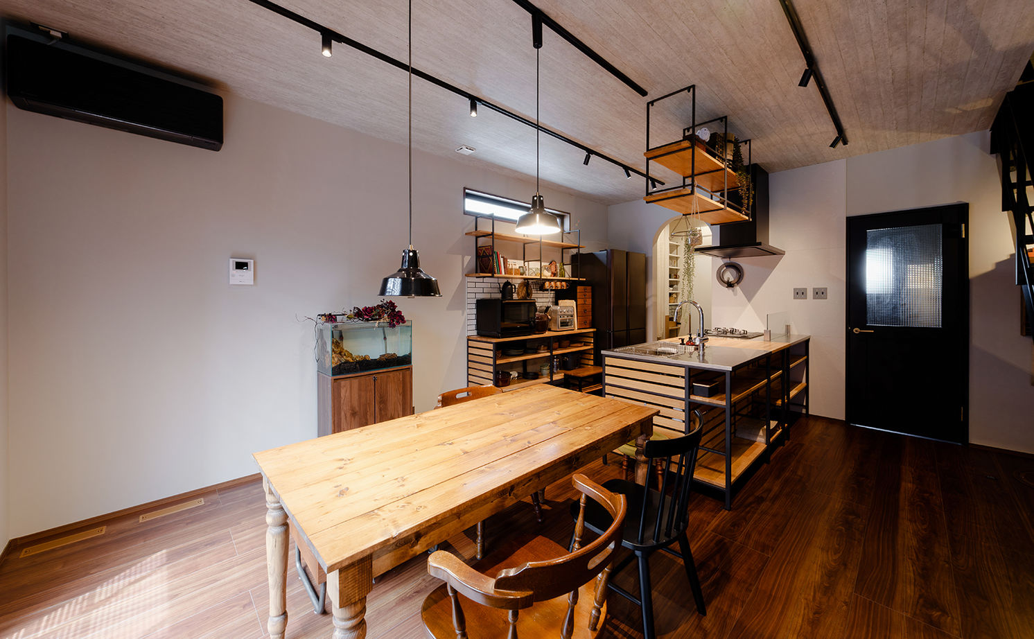 アサヒグローバルホーム 【2000万円台/間取り/30坪台/カフェ風/キャットウォーク】フレームキッチンが映えるインダストリアルな家の建築実例画像9