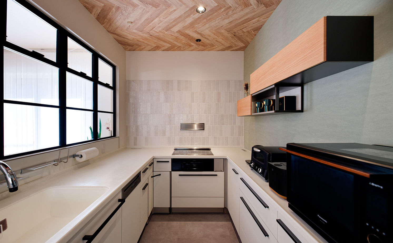 アサヒグローバルホーム 【2000万円台/間取り/30坪台/坪庭/海外風】上はワークスペース、下は漫画コーナーのスキップフロアの家の建築実例画像6