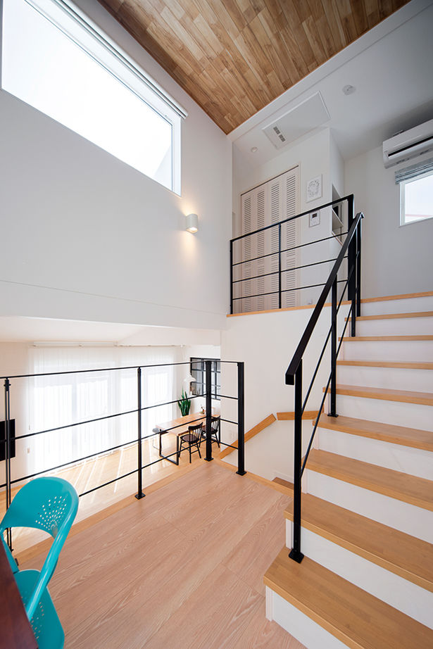 アサヒグローバルホーム 【2000万円台/間取り/30坪台/坪庭/海外風】上はワークスペース、下は漫画コーナーのスキップフロアの家の建築実例画像10