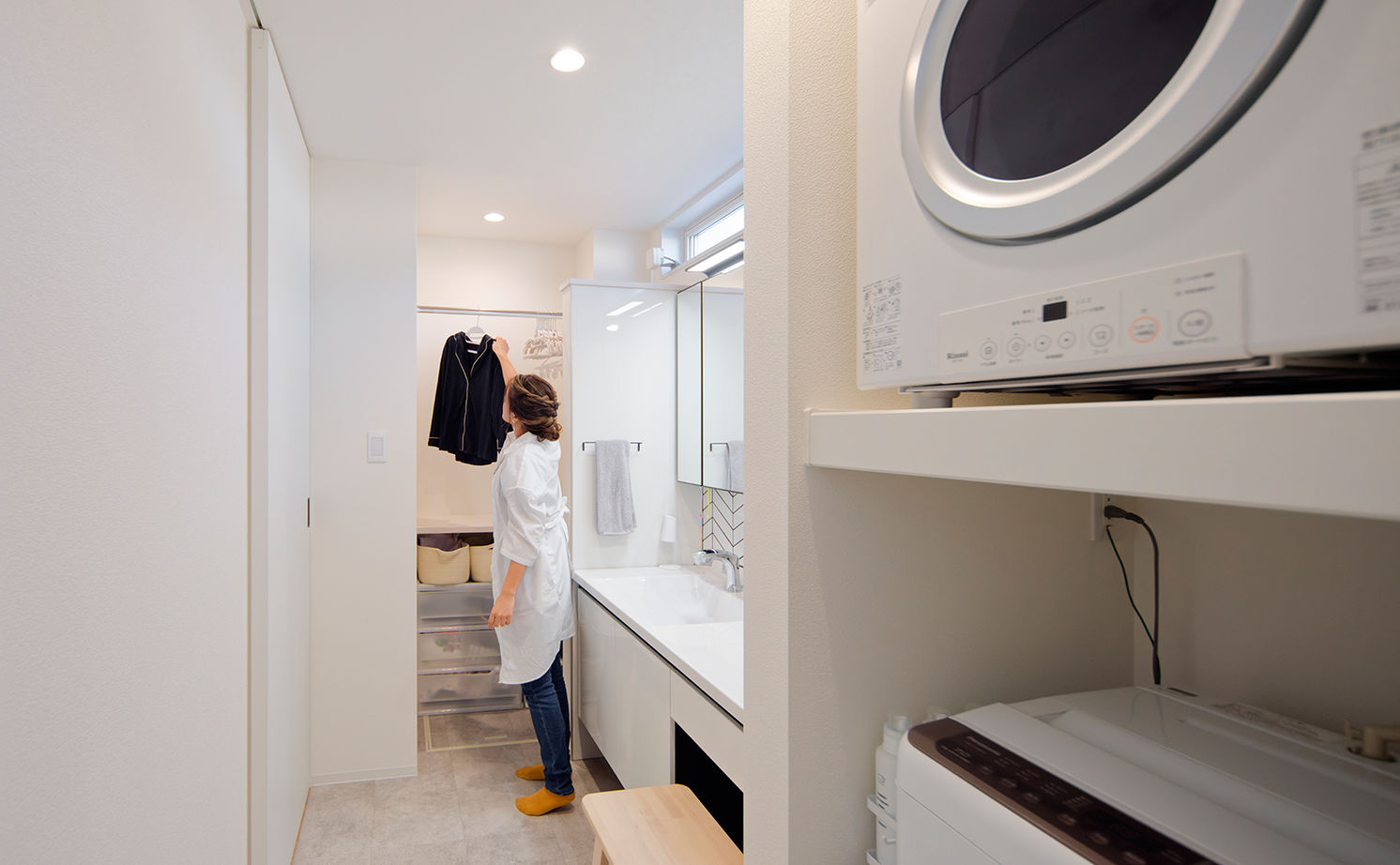 アサヒグローバルホーム 【2000万円台/間取り/30坪台/坪庭/海外風】上はワークスペース、下は漫画コーナーのスキップフロアの家の建築実例画像12