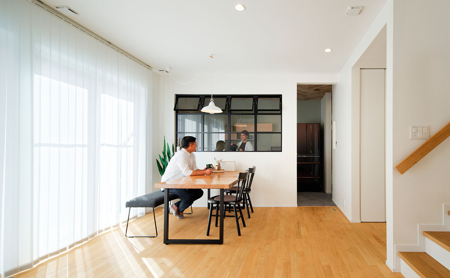 アサヒグローバルホーム 【2000万円台/間取り/30坪台/坪庭/海外風】上はワークスペース、下は漫画コーナーのスキップフロアの家の建築実例画像14